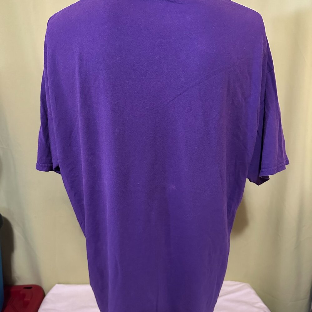 Batman Joker Gotham Men's Purple T Shirt Size XL Fruit of the Loom - Picture 3 of 5
